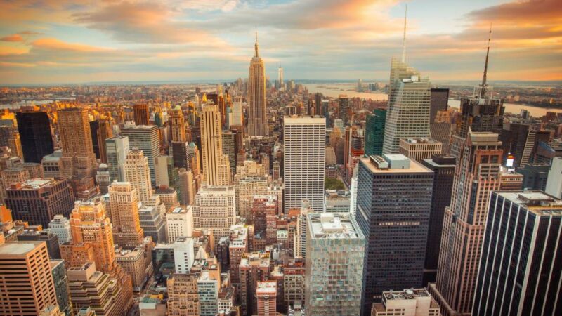 Solo nueve países del mundo defienden una triple ‘matrícula de honor’ para su deuda